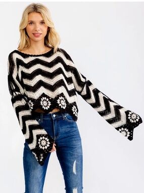75D. New Black & White Chevron Crochet Sweater